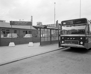 855181 Afbeelding van een stadsbus van het GEVU, die in de zomermaanden 'stadsrondritten' uitvoert, 'doch niet op ...